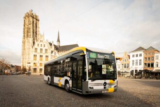 Los autobuses eCitaro forman parte del plan para operar una flota libre de emisiones locales hacia 2035.