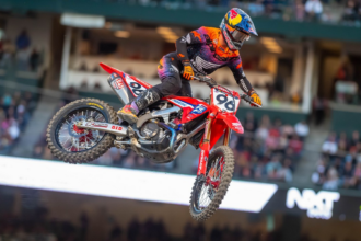 Los pilotos de Honda HRC Progressive se colocaron entre los referentes del campeonato tras una actuación contundente en Anaheim, primera cita del calendario.