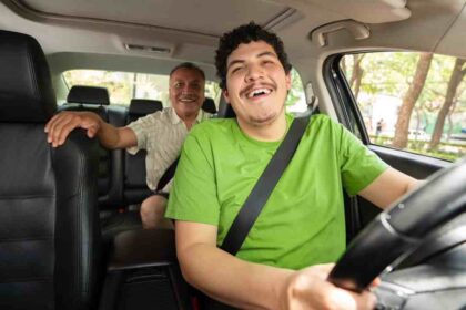 inDrive permite la negociación directa de tarifas entre pasajeros y conductores.