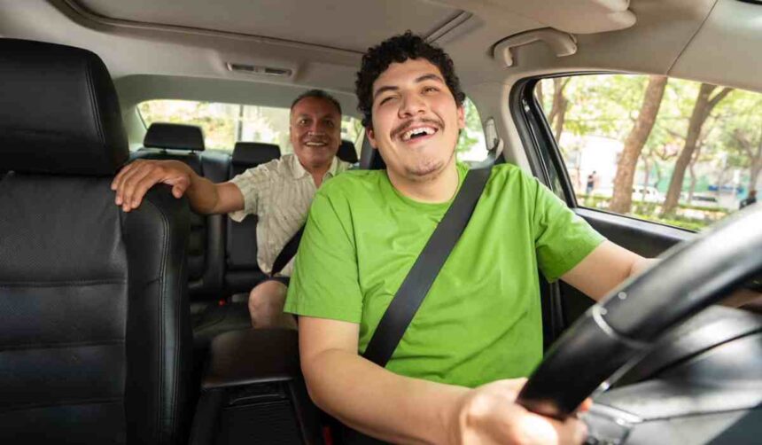 inDrive permite la negociación directa de tarifas entre pasajeros y conductores.
