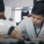 Kia presenta un documental que muestra el impacto global de su programa Bootcamp en la formación técnica de jóvenes.