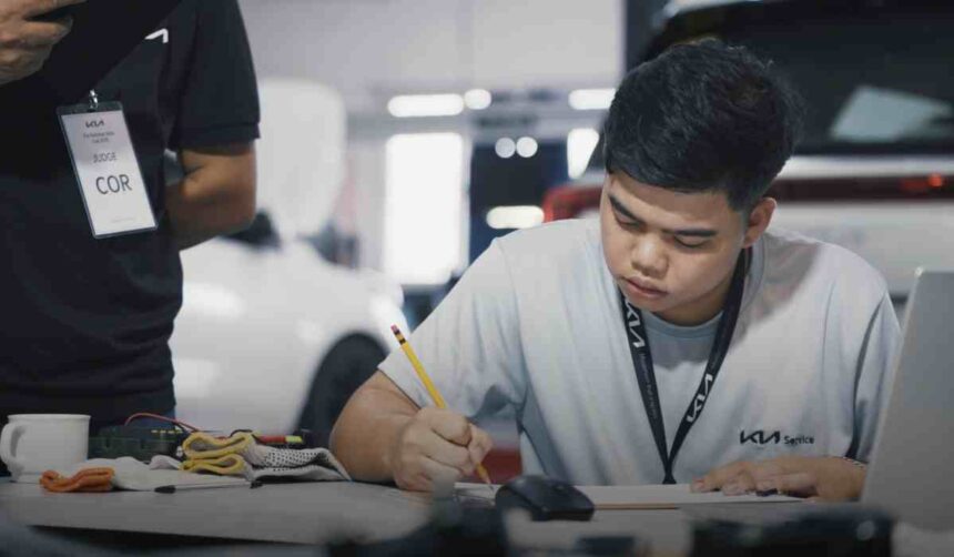 Kia presenta un documental que muestra el impacto global de su programa Bootcamp en la formación técnica de jóvenes.