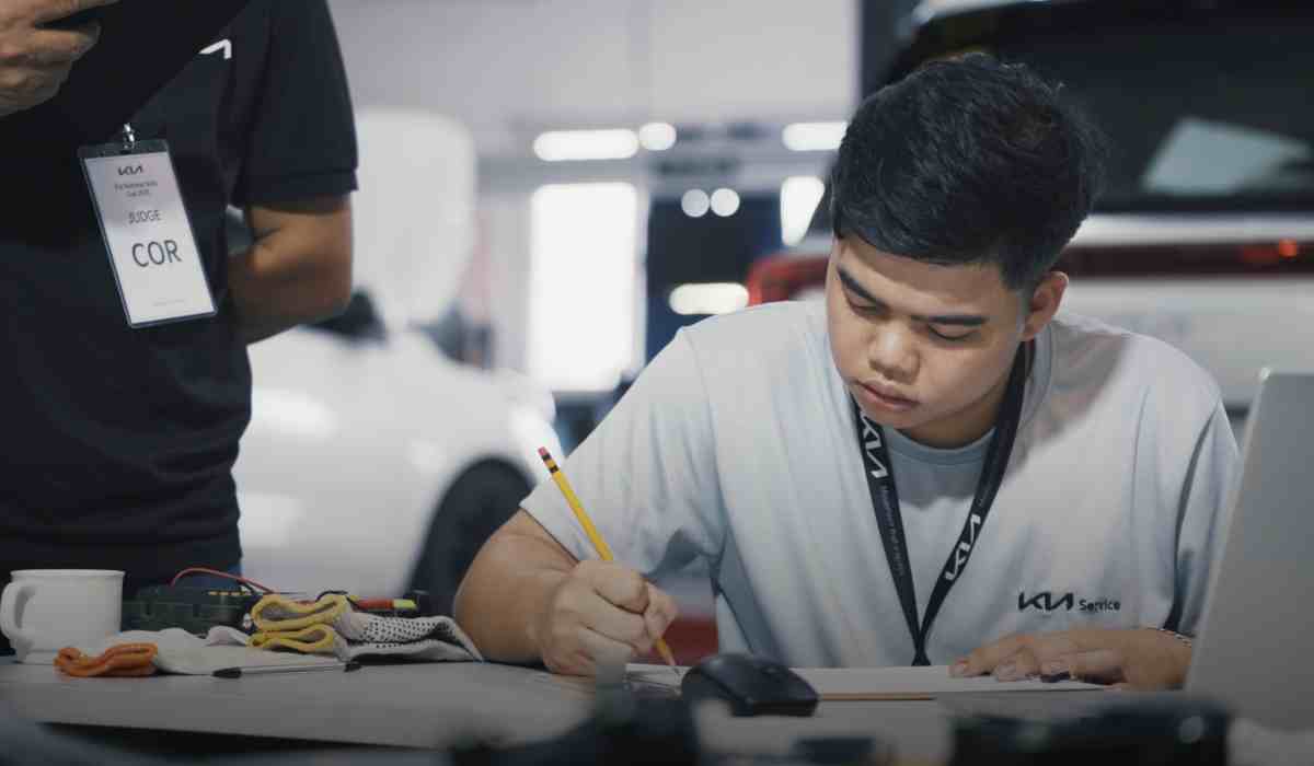 Kia presenta un documental que muestra el impacto global de su programa Bootcamp en la formación técnica de jóvenes.