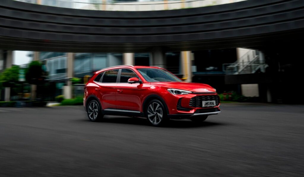 MG Motor presenta el MG3 Hybrid+, un hatchback compacto que combina tecnología híbrida y eficiencia para un manejo ágil en ciudad y carretera.