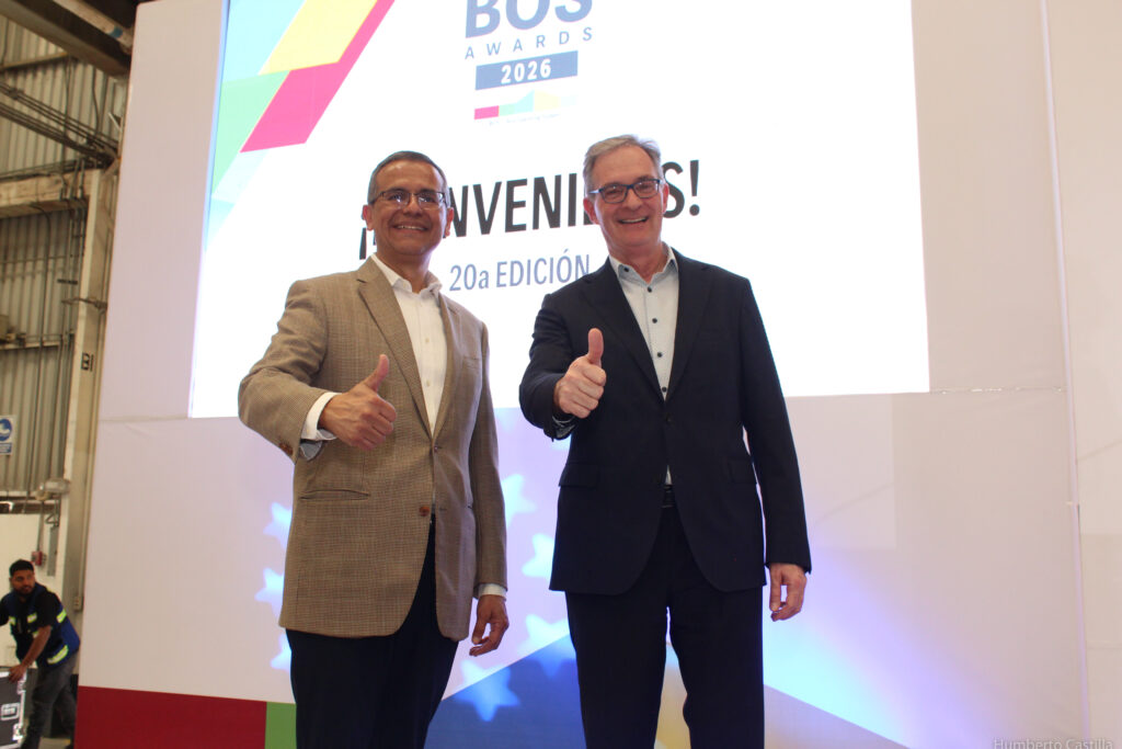 Raúl García, director de operaciones de Mercedes-Benz Autobuses, y Holger Dürrfeld, CEO de Daimler Buses. Factor Automotor