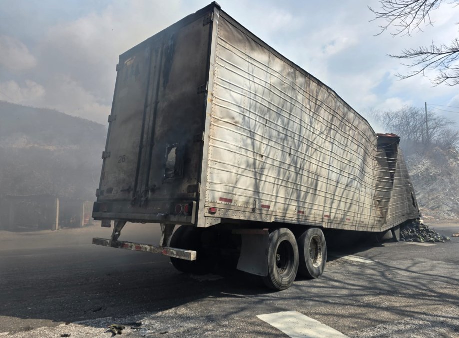 En el aeropuerto de Jalisco se cancelaron distintos vuelos nacionales e internacionales, las autoridades llamaron a extremar precauciones pues se reportan incendios de unidades en zonas aledañas. Factor Automotor En el aeropuerto de Jalisco se cancelaron distintos vuelos nacionales e internacionales, las autoridades llamaron a extremar precauciones pues se reportan incendios de unidades en zonas aledañas. Factor Automotor