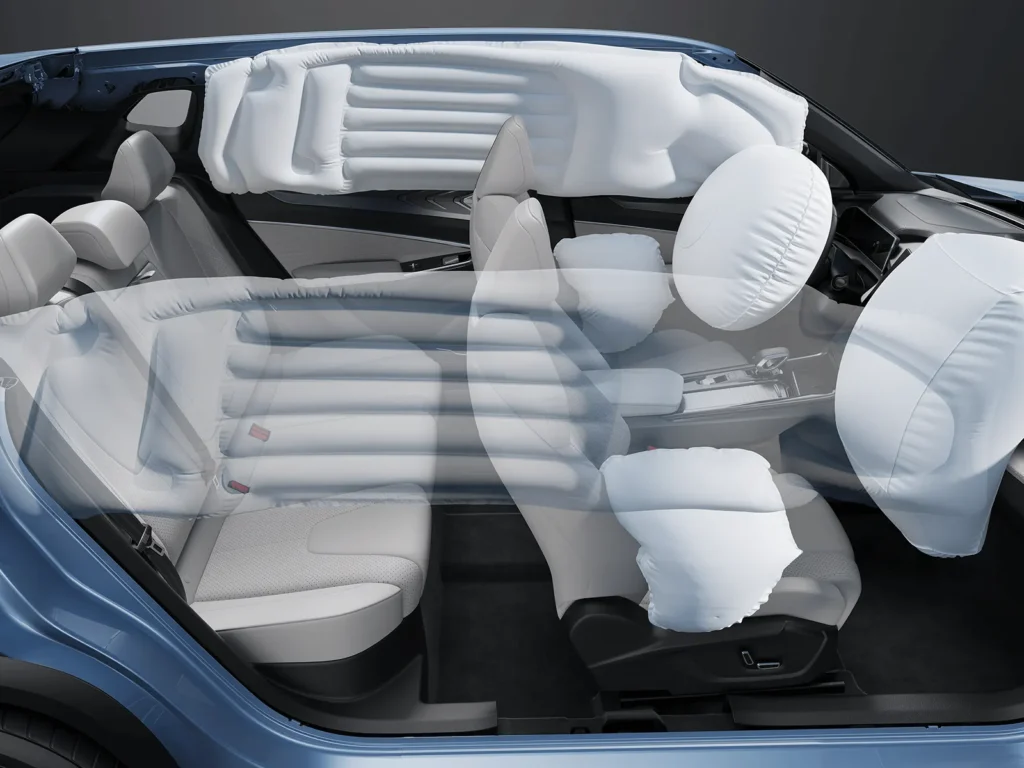 Geely Coolray Lite tiene espacio para cinco pasajero y rieles superiores en techo que acentúan su carácter familiar. Factor Automotor