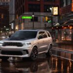 Un nuevo SUV de Dodge tiene espacio para tres filas de asientos y acabados premium que se complementan con un poderoso motor. Factor Automotor