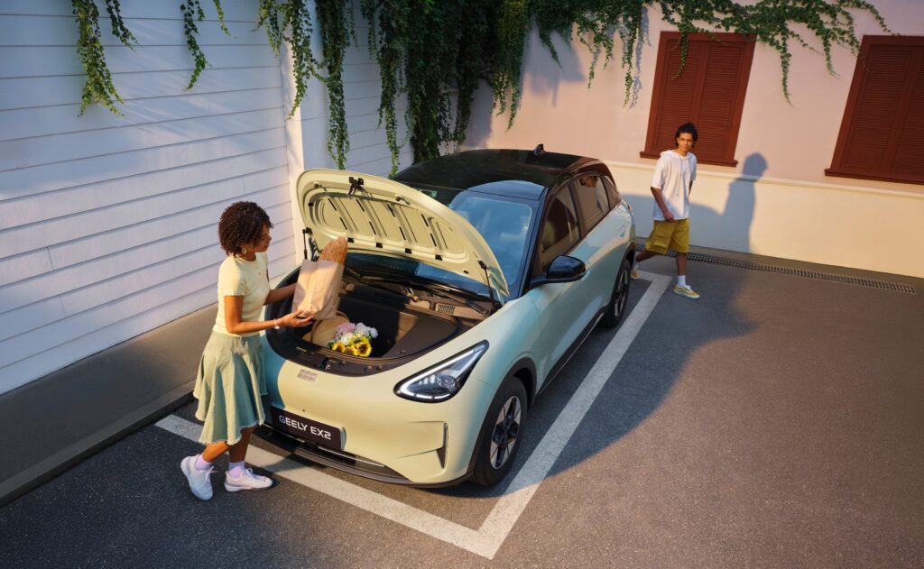 Geely EX2 cuenta con una cajuela frontal y una trasera de hasta mil 233 L. Factor Automotor