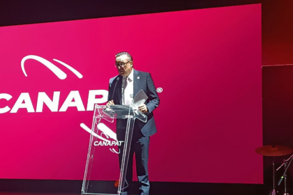 Luis Zaldívar Sánchez, presidente de la CANAPAT, durante la presentación de Expo Movilidad 2026. Factor Automotor