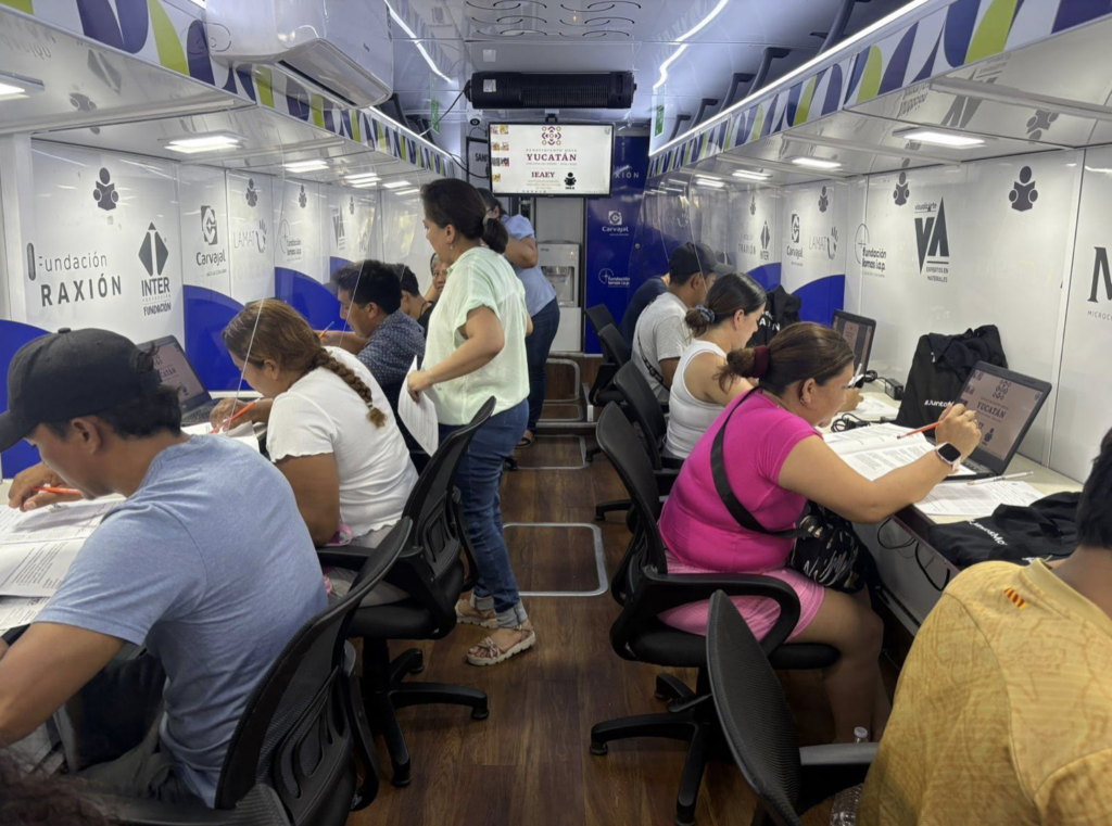 En Ruta por la Educación, impulsada por Traxion, ayuda a combatir el rezago educativo de las comunidades más vulnerables del país. Factor Automotor En Ruta por la Educación, impulsada por Traxion, ayuda a combatir el rezago educativo de las comunidades más vulnerables del país. Factor Automotor