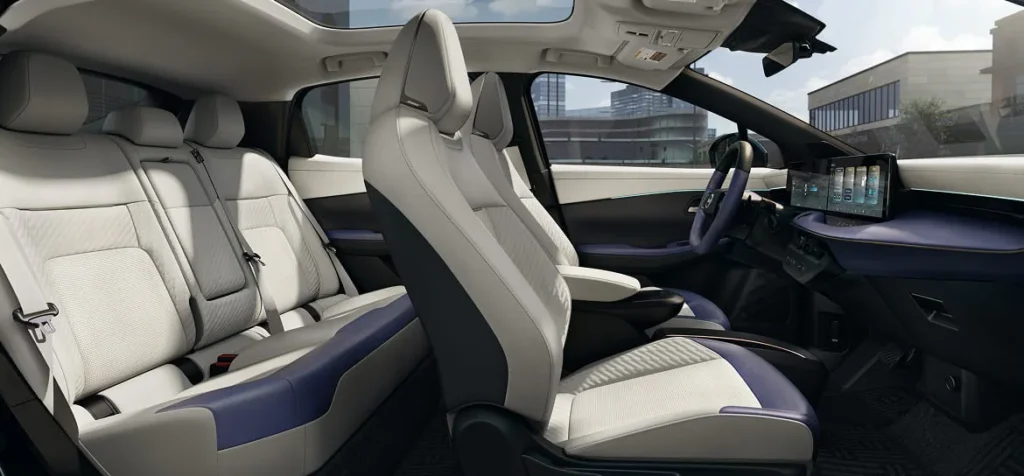 El interior de Nissan LEAF es cómodo y espacioso. Factor Automotor