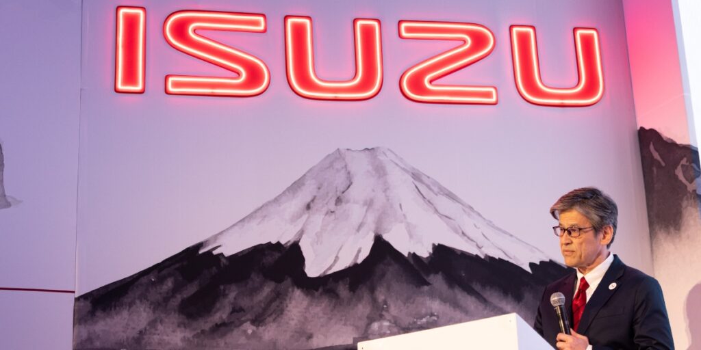 Yoshihiko Watanabe, CEO de Isuzu, destacó el compromiso de la red de concesionarios y los encomió a alcanzar nuevas metas. Factor Automotor