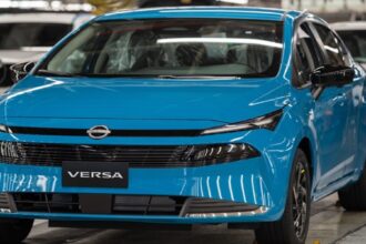 La tercera generación de Nissan Versa 2026 llegará con mejoras en diseño y seguridad. Factor Automotor