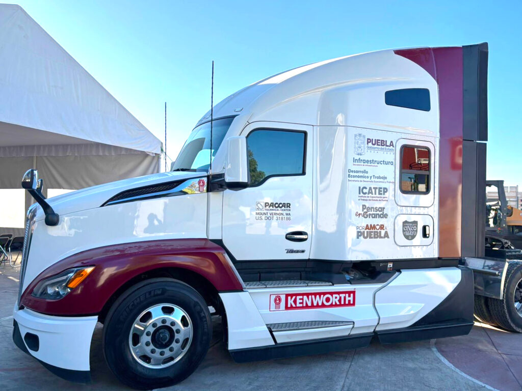 El tractocamión T680 de PACCAR incorpora tecnología de vanguardia que ayudará a los futuros operadores a tener mejores prácticas de conducción. 