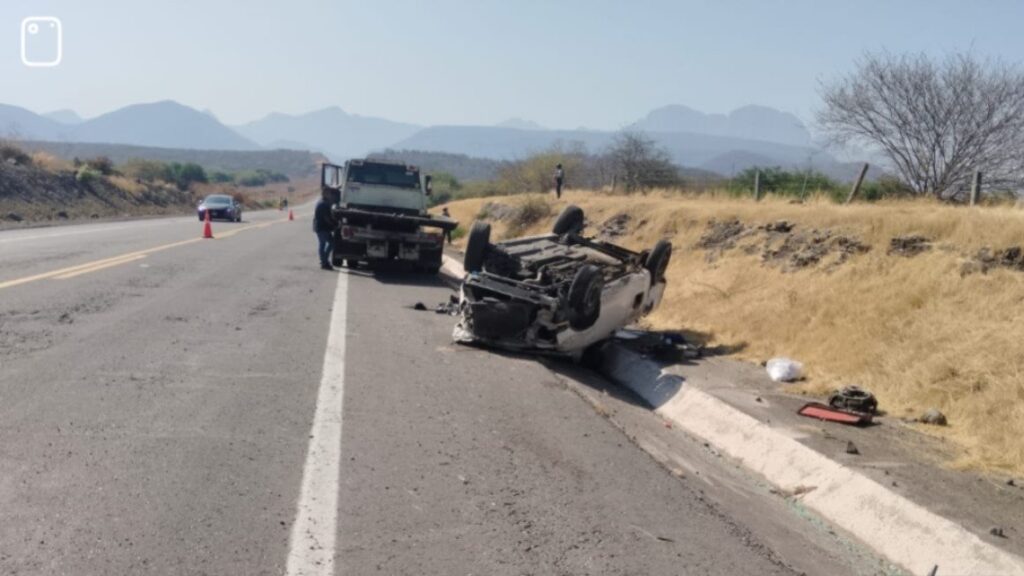 La Guardia Nacional reportó quema de unidades en la carretera Uruapan-Lázaro Cárdenas. Factor Automotor