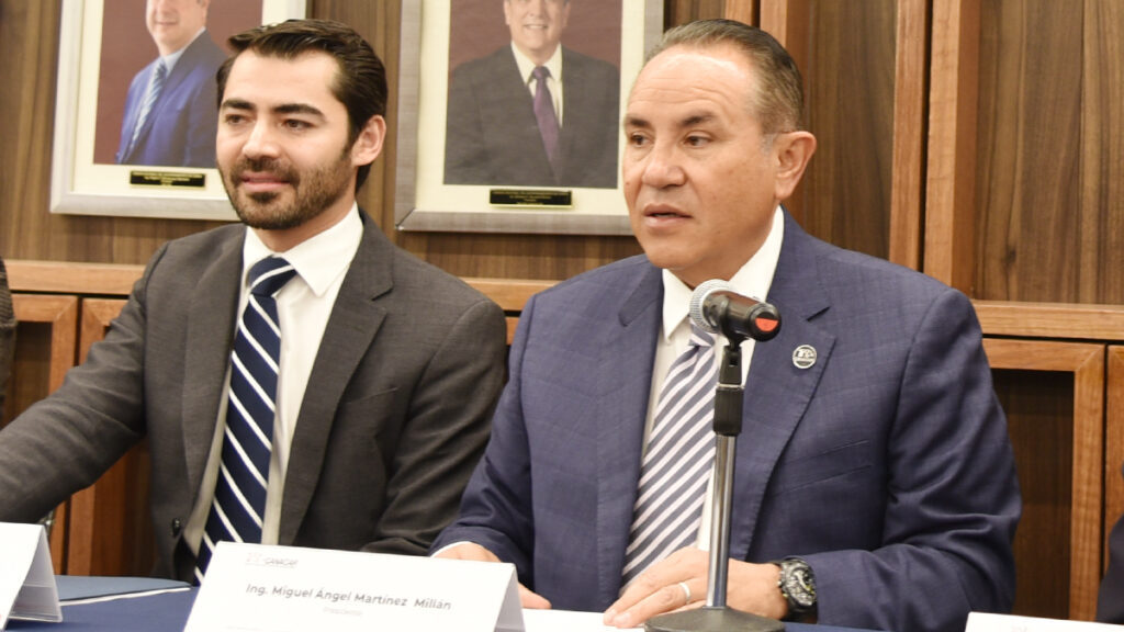 CANACAR: Miguel Ángel Martínez Millán y Augusto Ramos Melo impulsan agenda 2026 de renovación de flota Miguel Ángel Martínez Millán y Augusto Ramos Melo en CANACAR; agenda 2026 para renovación de flota e incentivos a camiones nuevos.