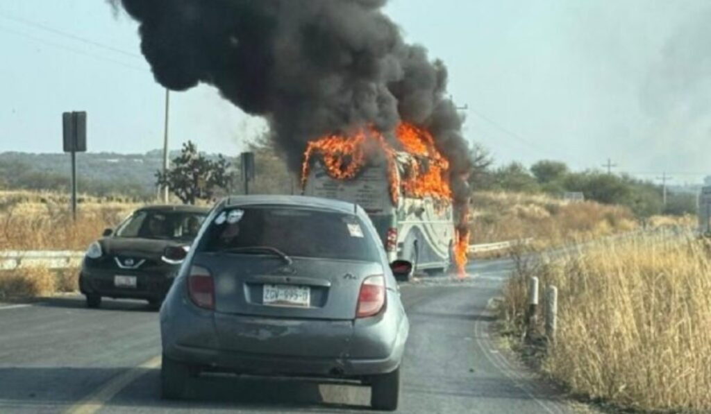 Transportistas deben resguardarse hasta que existan condiciones seguras para circular, advierte CANACAR.