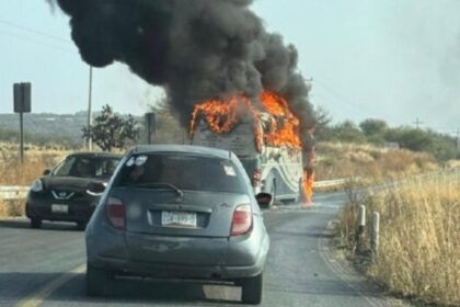 Transportistas deben resguardarse hasta que existan condiciones seguras para circular, advierte CANACAR.