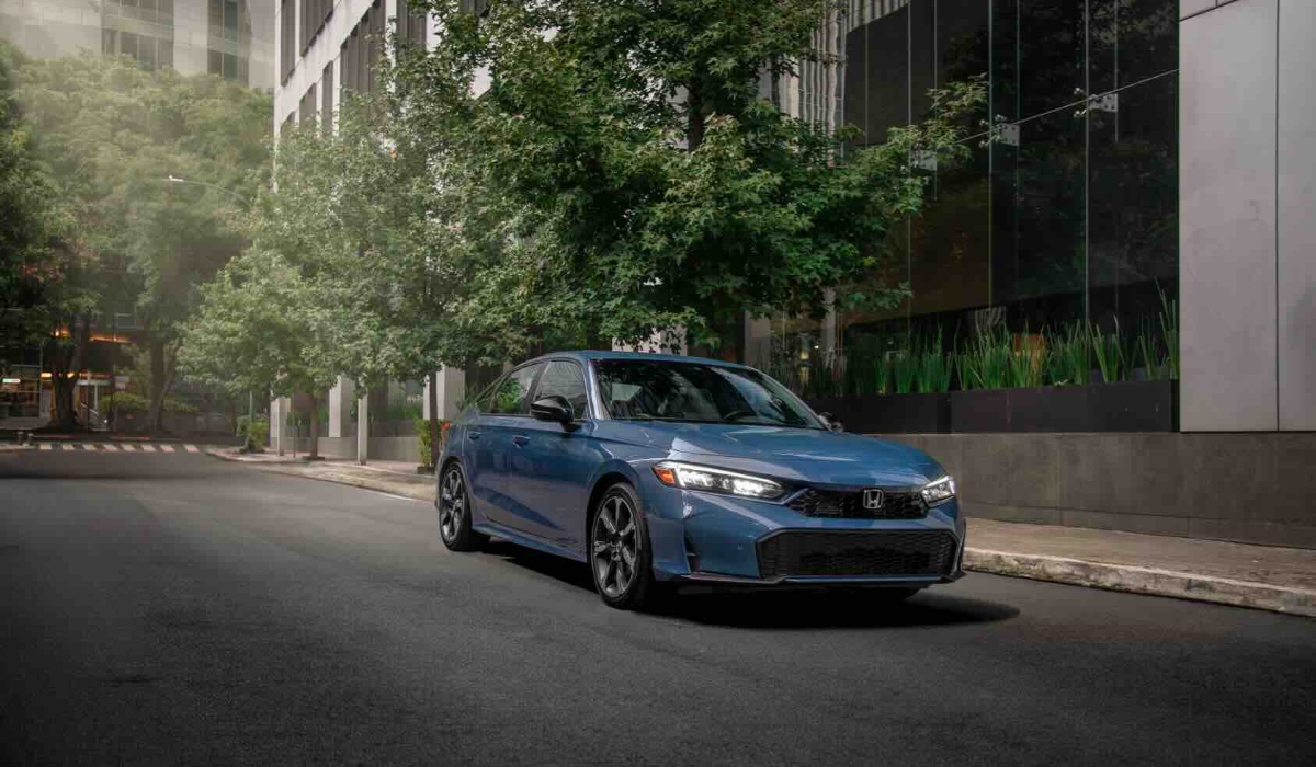 El sistema híbrido de dos motores del Civic 2026 combina eficiencia, respuesta inmediata y una conducción deportiva