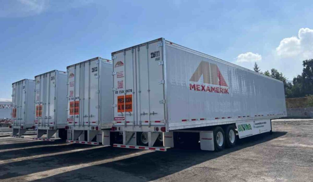 Fruehauf de México entregó 150 cajas secas DymondPly a Transportes Mexamerik para fortalecer su operación.