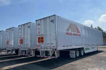 Fruehauf de México entregó 150 cajas secas DymondPly a Transportes Mexamerik para fortalecer su operación.