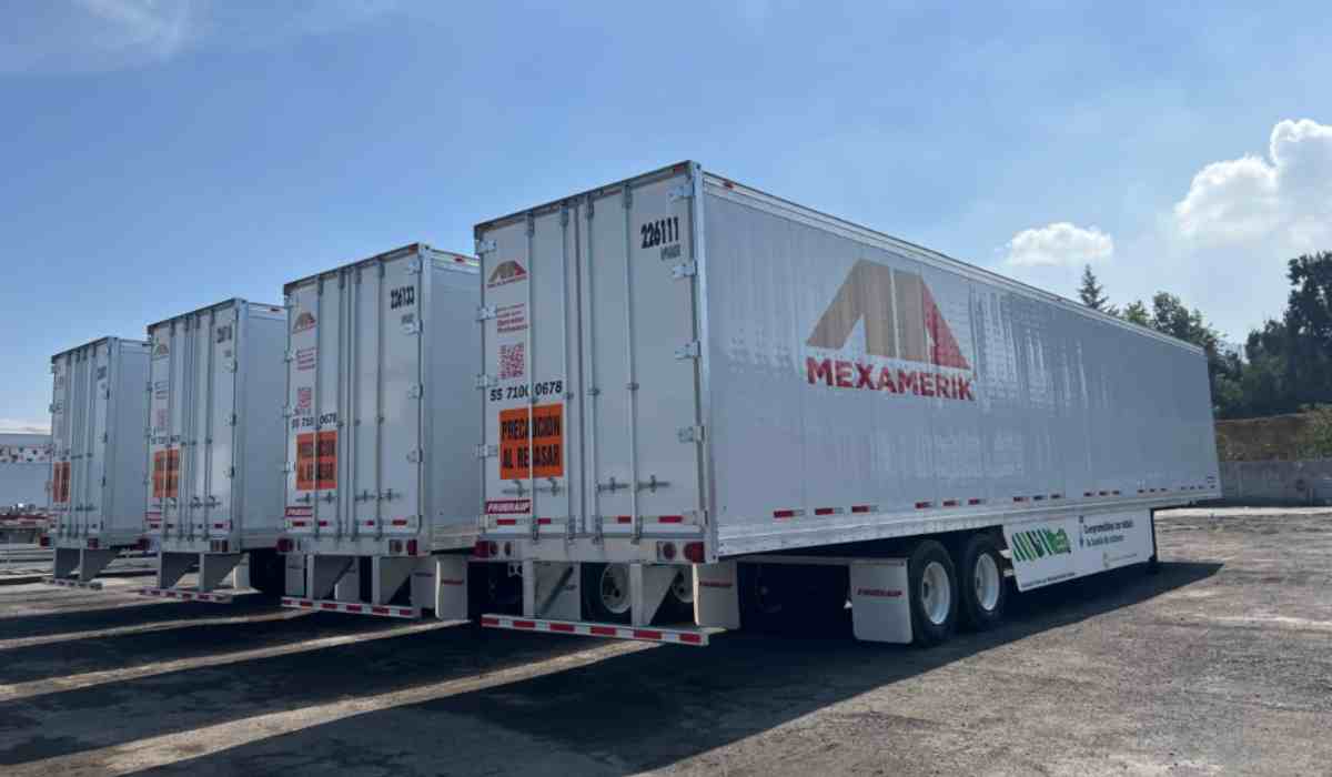 Fruehauf de México entregó 150 cajas secas DymondPly a Transportes Mexamerik para fortalecer su operación.