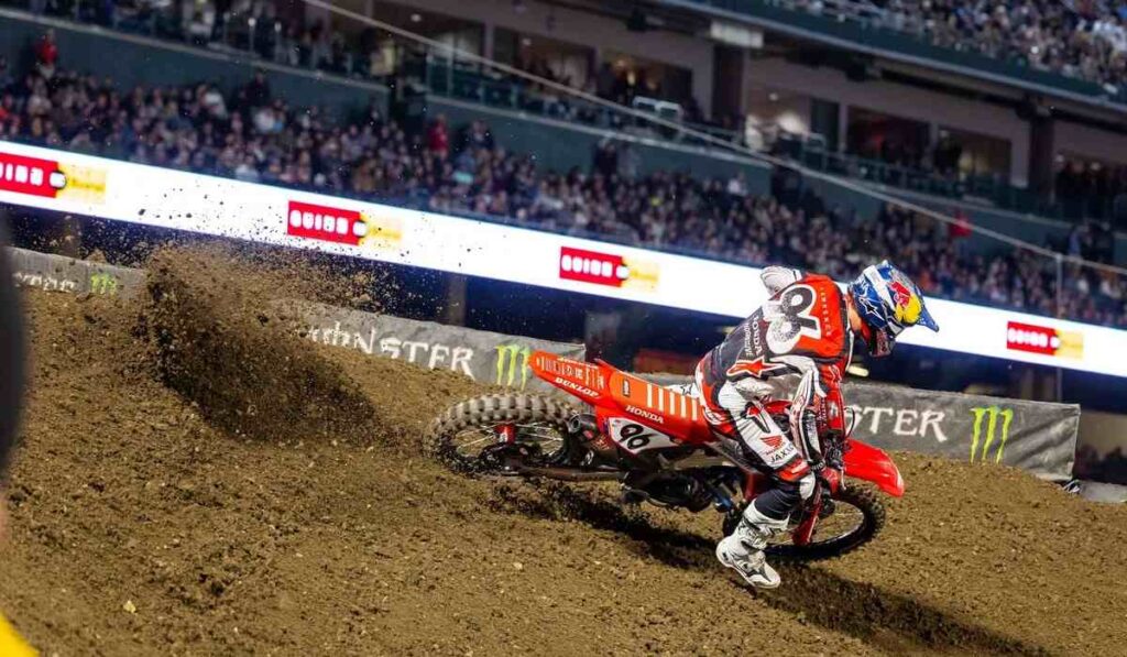 Hunter Lawrence consiguió el segundo lugar en Anaheim 2 y se mantiene en la pelea por el campeonato AMA Supercross 450.