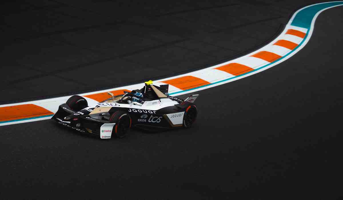 Jaguar TCS Racing buscará mantener su impulso en las rondas nocturnas de Fórmula E en Yeda.