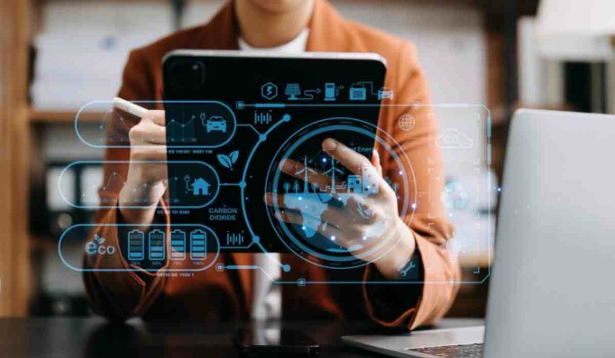 La tecnológica apuesta por la IA para automatizar cumplimiento, reducir riesgos regulatorios y eliminar procesos manuales en operaciones físicas.
