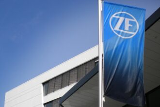 ZF y BMW firmaron un acuerdo de largo plazo para el desarrollo y suministro de la transmisión automática 8HP, clave en su estrategia de movilidad futura.