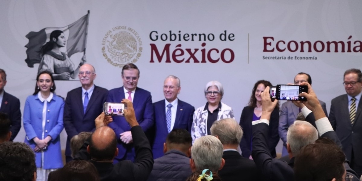 El secretario de Economía, Marcelo Ebrard, durante una conferencia en la que dio a conocer los resultados de la consulta sobre el T-MEC este 9 de marzo de 2025. Factor Automotor