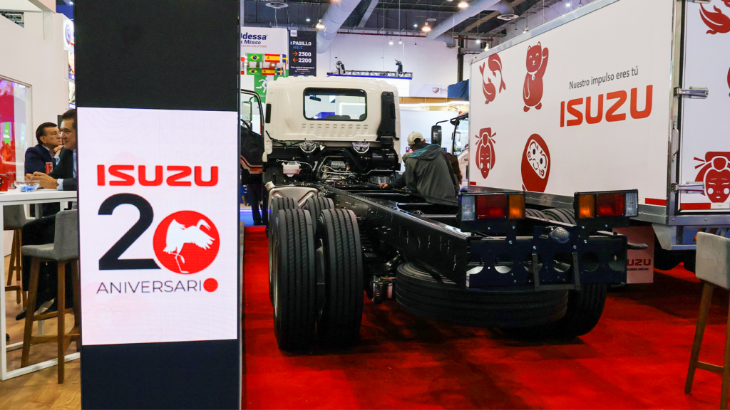 El Forward 2000 permite diversas configuraciones con aplicaciones especiales como autotanque o pipa. Factor Automotor