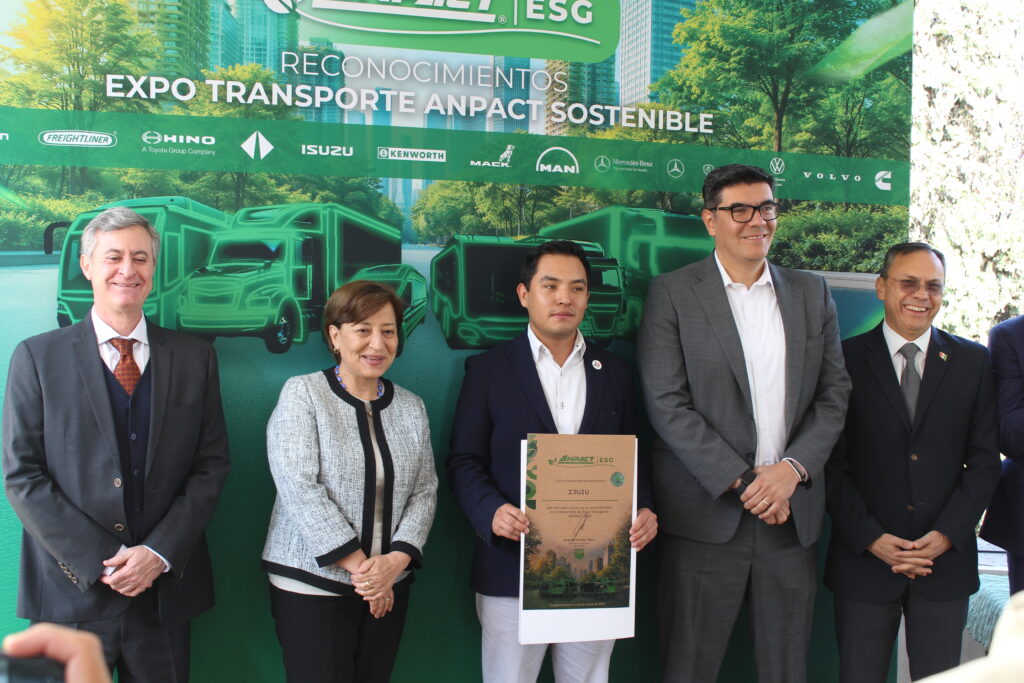 Expo Transporte ANPACT vira hacia lo sustentable y reconoce a sus expositores_factor automotor 3