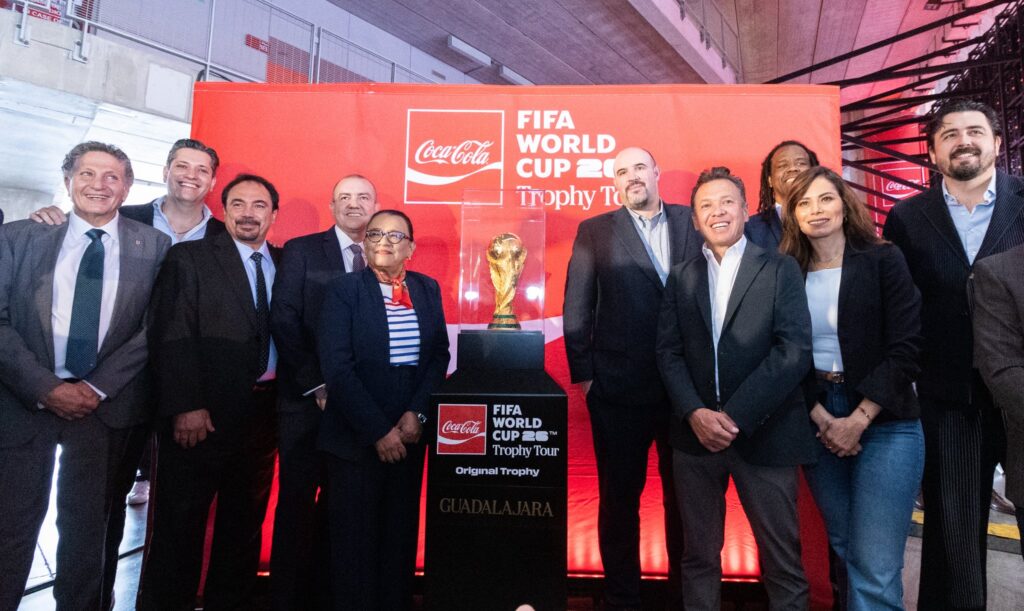 La secretaria de Gobernación, Rosa Icela Rodríguez y el gobernador, Pablo Lemus, encabezaron la presentación oficial del trofeo FIFA 2026 en Guadalajara. Factor Automotor