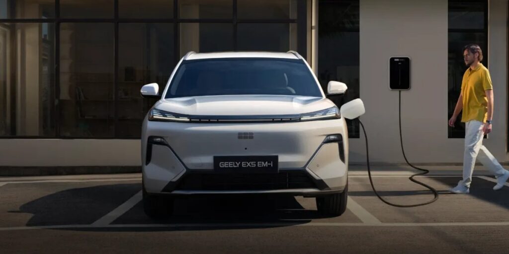 El modelo Geely EX5 EM-i es uno de los tres eléctricos más vendidos de la compañía y en México su precio arranca en los 529 mil pesos. Factor Automotor El modelo Geely EX5 EM-i es uno de los tres eléctricos más vendidos de la compañía y en México su precio arranca en los 529 mil pesos. Factor Automotor