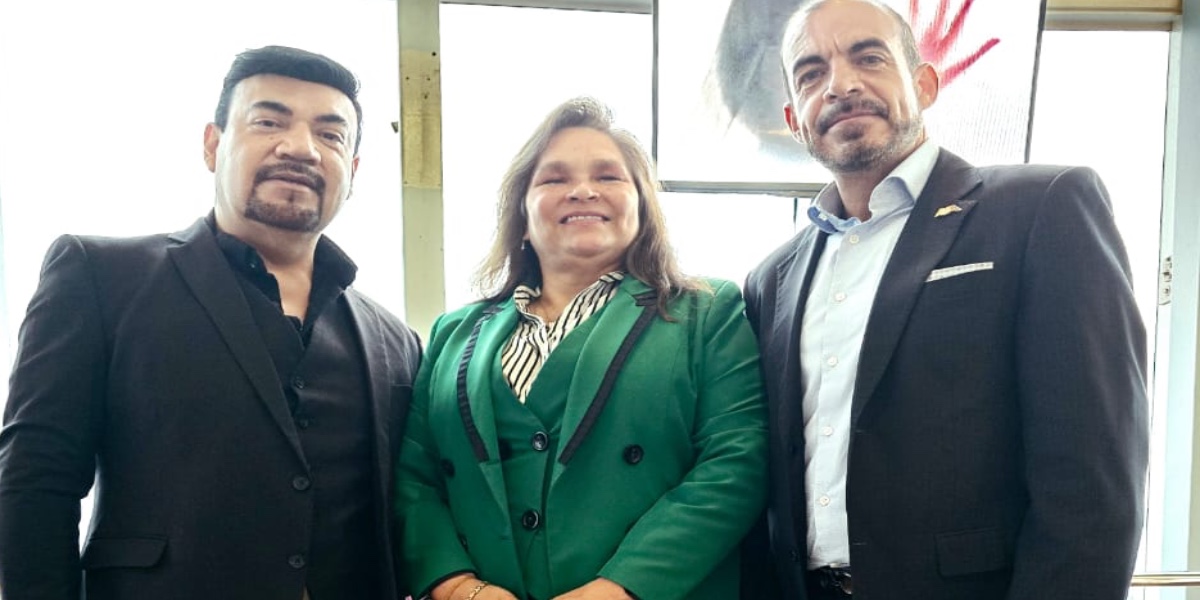 Rudi Esquivel, presidente de la C.N.T.; Norma Elías Cárdenas, presidenta de ARIDRA, y Gabriel Padilla, director general de la INA. Factor Automotor
