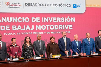 Autoridades del Gobierno del Estado de México y directivos de Bajaj Motodrive durante el anuncio de inversión de 145 millones de dólares para construir una nueva planta ensambladora de motocicletas en Toluca Factor automotor