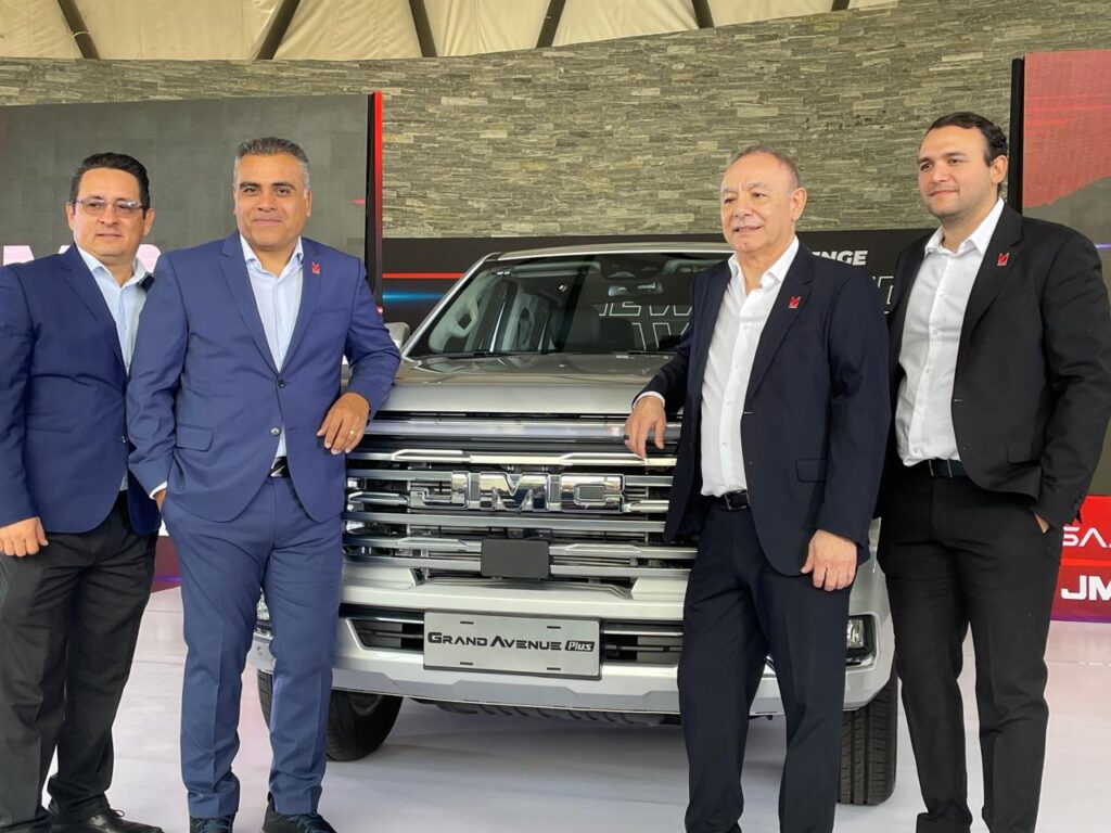 (Cent.) Zaid Leyva, director general de SAAG Automotive, presentó el portafolio de nuevos productos de JMC en México. 