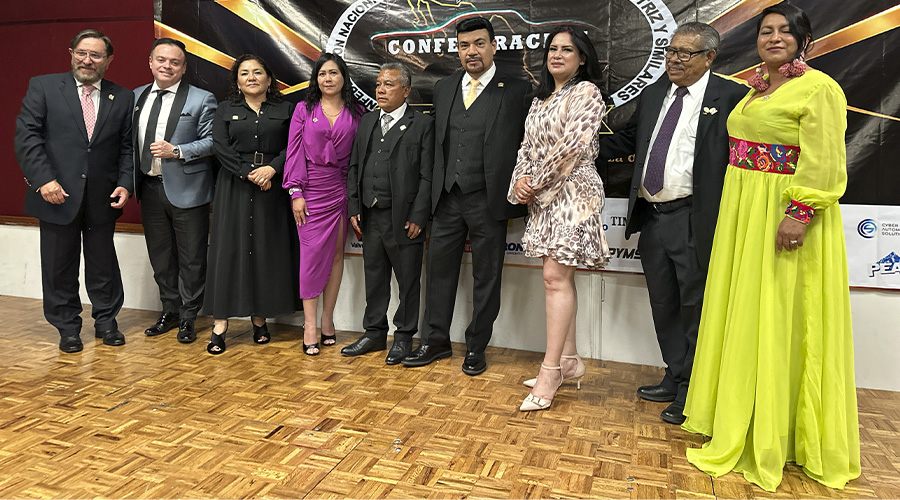 Representantes del sector automotriz y directivos durante la celebración del 25 aniversario de la Confederación Nacional de Talleres en Oaxaca