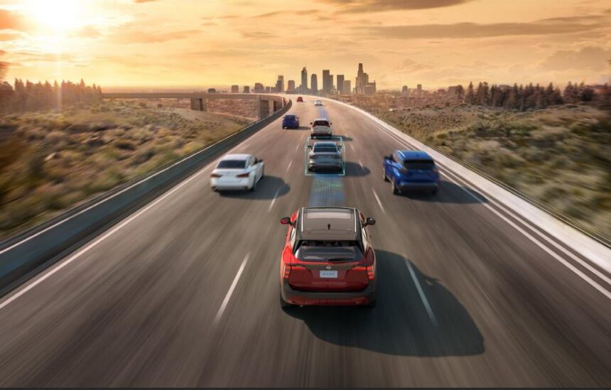 Nissan continúa dominando el mercado interno de vehículos ligeros en México, según el reporte de ventas de AMDA y AMIA. Factor Automotor