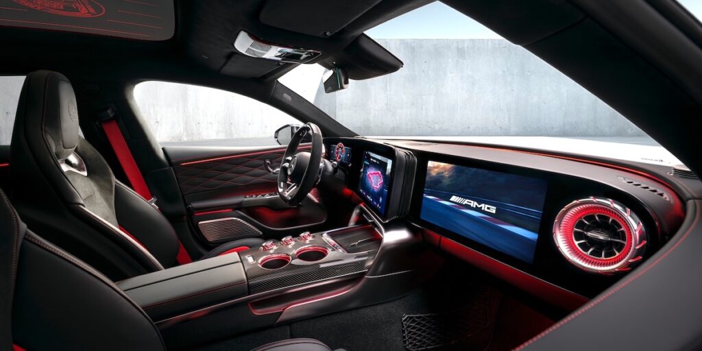 El habitáculo del nuevo Mercedes-AMG Copué 4 Door hace que el alto rendimiento sea una cualidad perceptible. Factor Automotor