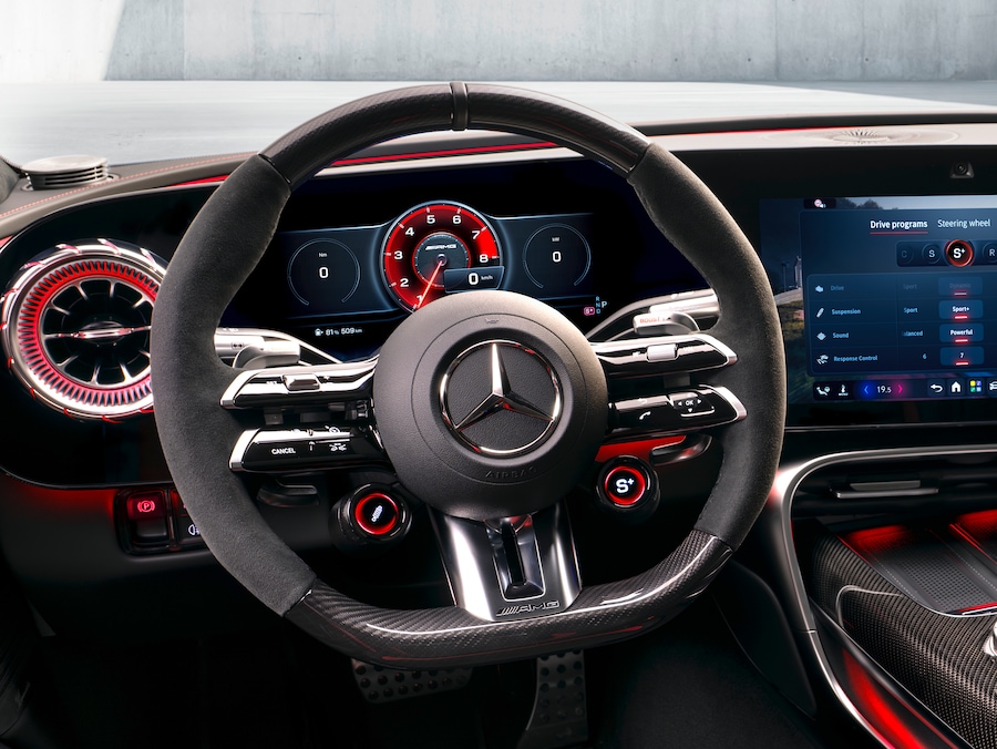 El volante del nuevo Mercedes Coupé 4 Door, tiene controles. Factor Automotor