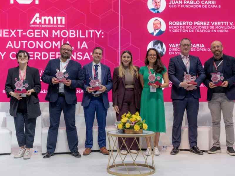 Especialistas participan en el panel “Next-Gen Mobility: Autonomía, IA y Ciberdefensa” durante Expo Foro Movilidad 2026.