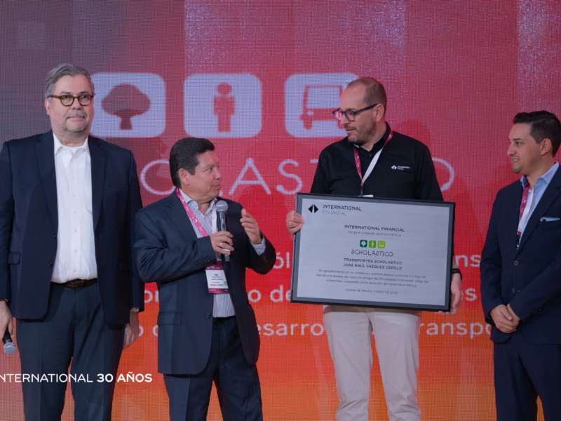 Transportes Scholástico por la adquisición y financiamiento de 200 unidades