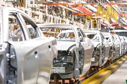 Especialistas del sector automotriz analizaron los retos de la descarbonización en la industria de autopartes y la transición hacia procesos más sostenibles.