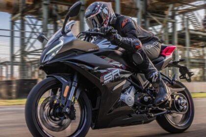 El uso de lubricantes de alto desempeño resulta clave para proteger el motor de motos deportivas.