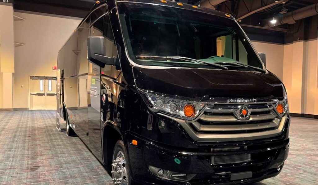 Marcopolo presentó en Las Vegas la evolución del Grand Executive, su apuesta por el transporte ejecutivo premium.