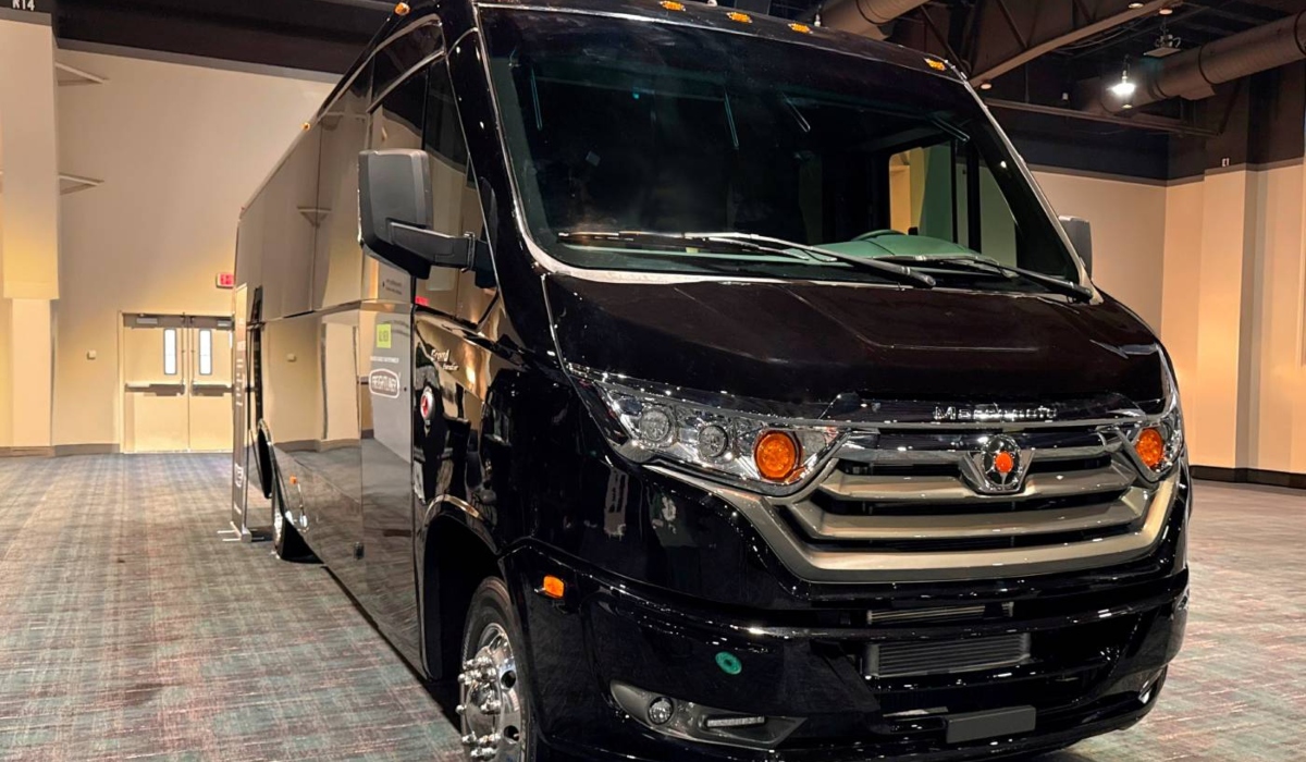 Marcopolo presentó en Las Vegas la evolución del Grand Executive, su apuesta por el transporte ejecutivo premium.