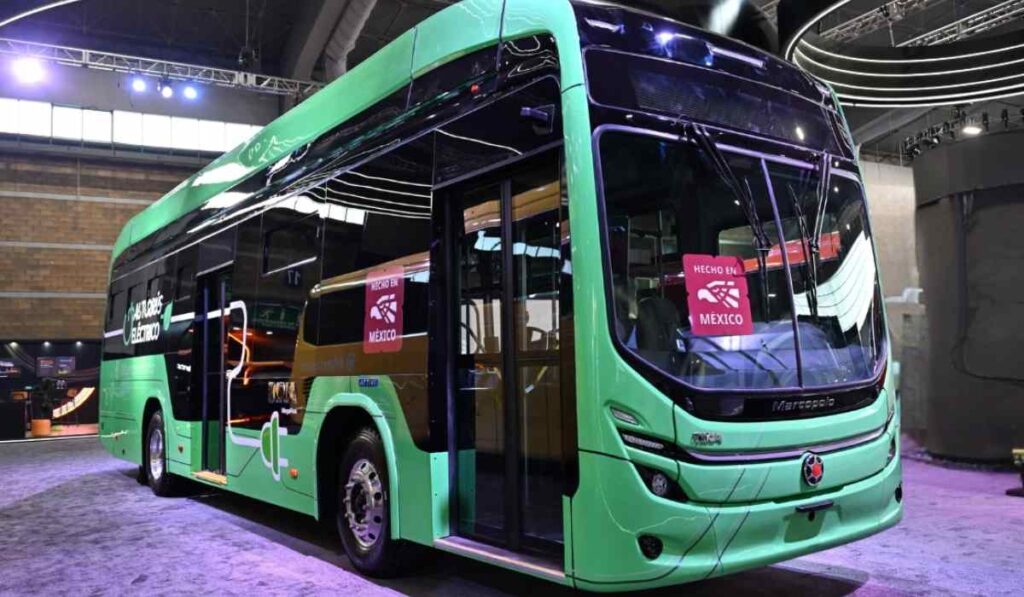 MegaFlux presenta una unidad eléctrica de 12 metros con capacidad para 100 pasajeros durante Expo Foro Movilidad 2026.
